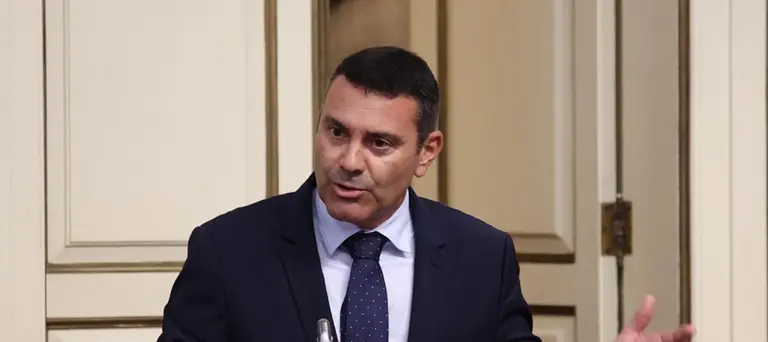 Oswaldo Betancort en el Parlamento de Canarias.
