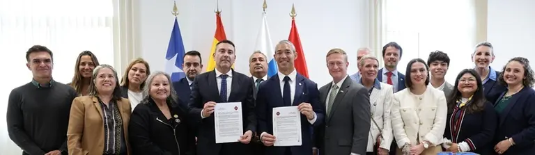 Acto de firma de hermanamiento entre Lanzarote y San Antonio.
