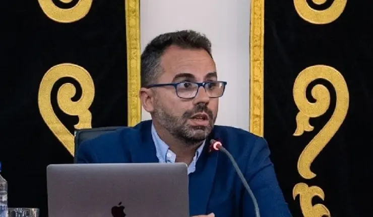 Echedey Eugenio en el salón de plenos del Ayuntamiento de Arrecife.