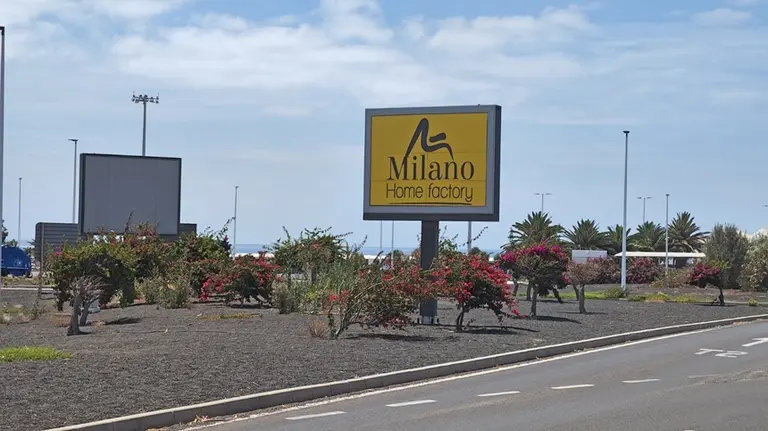 Cartel publicitario en el Aeropuerto de Lanzarote.