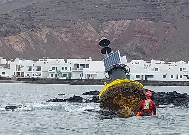 Momento de la llegada del bombero a la baliza