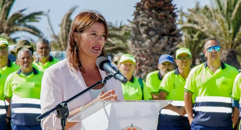 Olivia Duque en la presentación del contrato nuevo de recogida de residuos y limpieza vial en Teguise.