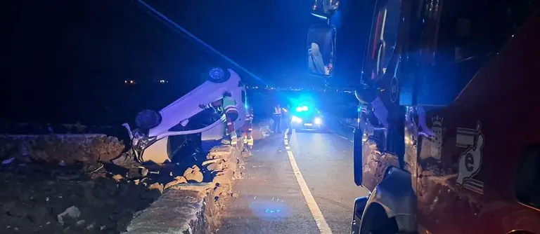 Imagen del momento en el que llegaron los bomberos al lugar del siniestro.