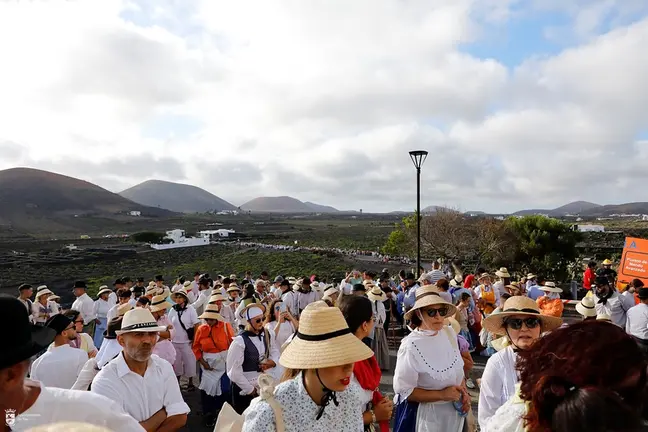 Gente durante la romería conjunta en honor a La Magdalena.