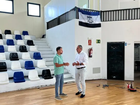 Juan Monzón y Vianney Rodríguez en el pabellón de Tinajo.