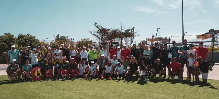 Imagen de los felices participantes en el evento.