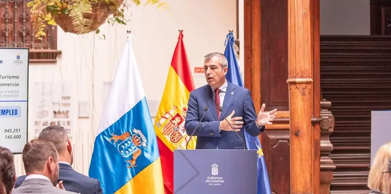 El vicepreisdente y consejero de Economía, Manuel Domínguez, durante su exposición.