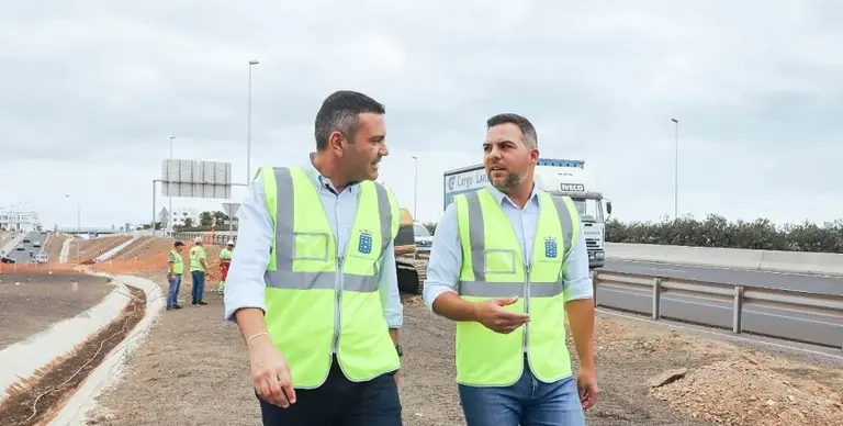 El presidente, Oswaldo Betancort, y el consejero de Obras Públicas, Jacobo Medina