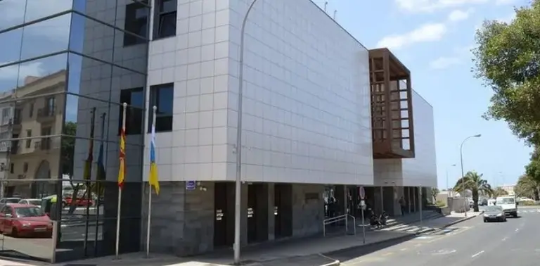 Imagen de la entrada de los juzgados de Arrecife