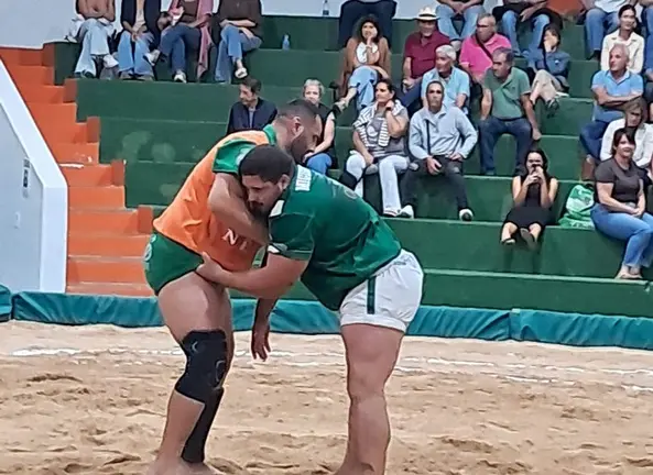 Raico Tejera y Miguel Reyes en plena agarrada