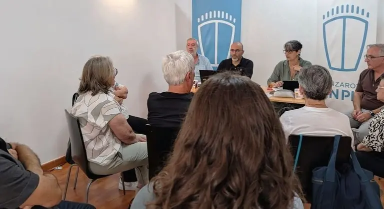 Imagen de una reunión de Lanzarote en Pie.