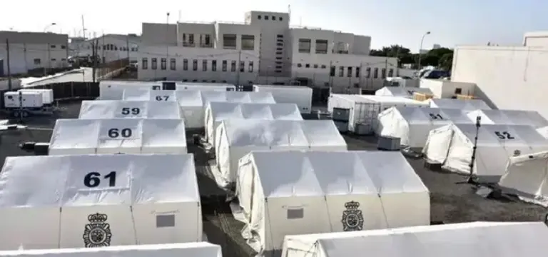 Imagen de archivo del CATE instalado al lado de la Comisaría de la Policía Nacional en Arrecife.