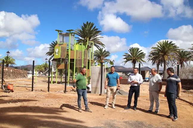 Óscar Noda junto a Rubén Arca y Ángel Lago en su visita al parque de El Rincón.