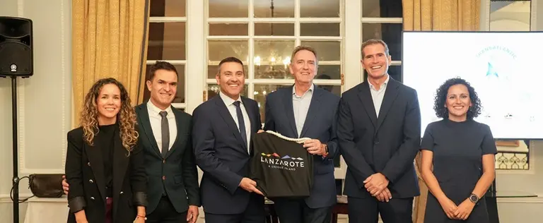 Delegación de Lanzarote en su visita al Royal Ocean Racing Club.