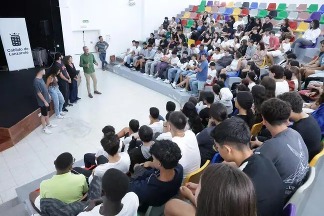Marci Acuña en la presentación de teatro que cura.