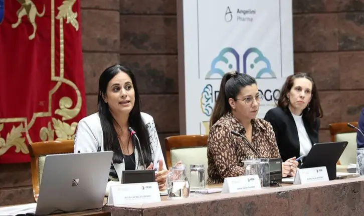 Vidina Espino en uno de los actos del Parlamento de Canarias.