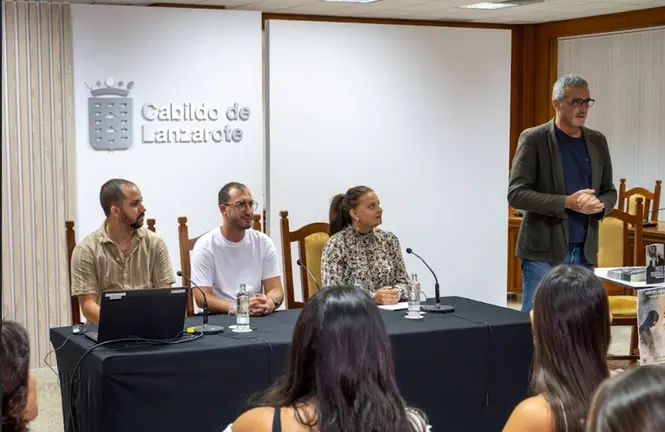 Marci Acuña en la charla Voces Pérdidas.
