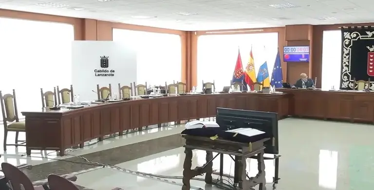 Momento en el que los integrantes de la oposición abandonaron el pleno ordinario en señal de protesta.