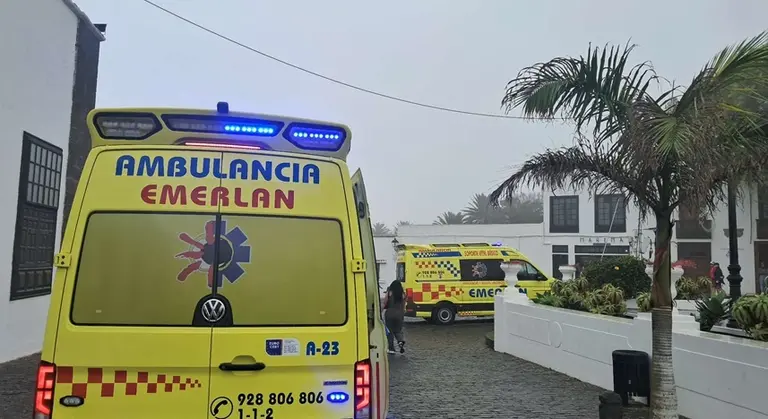 Ambulancia de EMERLAN en la zona.