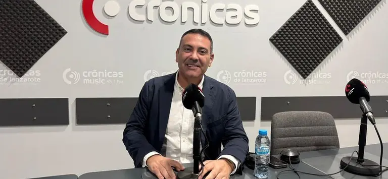 Oswaldo Betancort en el programa "A Buena Hora" de Crónicas Radio.