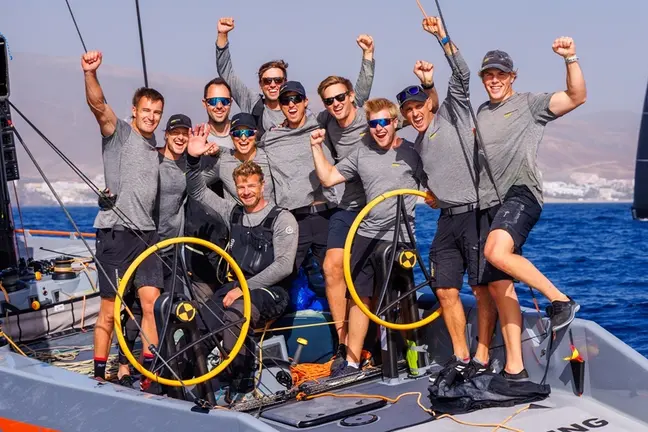 Componentes del Team Nika durante su participación en la regata.