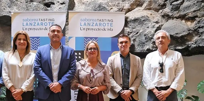Firma del convenio interadministrativo para desarrollar las acciones previstas en el Plan Estratégico del Producto Enogastronómico de Lanzarote y La Graciosa.