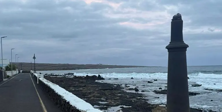 Farola en mal estado.