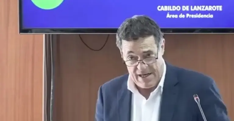 Óscar Pérez en una intervención reciente en el Pleno del Cabildo de Lanzarote. 