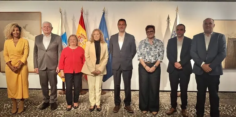 Astrid Pérez junto a participantes del videopodcast.