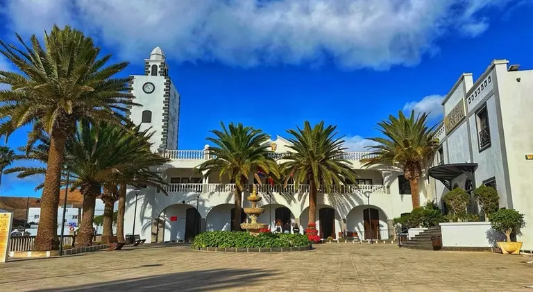Ayuntamiento de San Bartolomé.