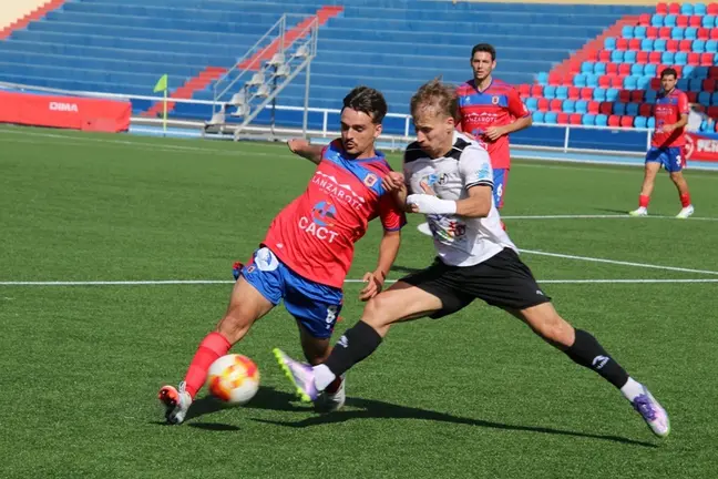 Imagen de una de las jugadas del encuentro.