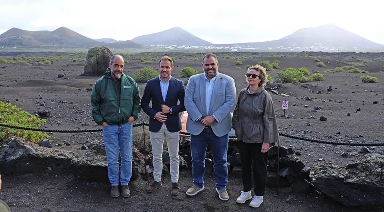 Samuel Martín y Mariano Zapata en su visita al Parque Natural de los Volcanes.