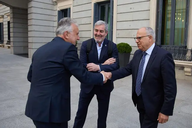 Casimiro Curbelo junto a Fernando Clavijo y Ángel Víctor Torres.