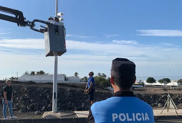 Colocación de cámaras de seguridad en Puerto del Carmen.