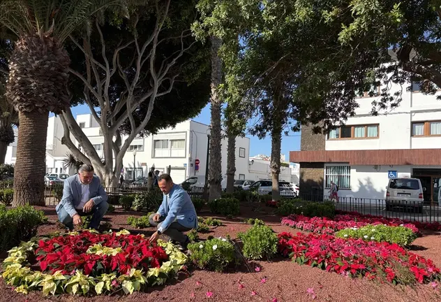 El alcalde de Arrecife Yonathan de Le&oacute;n y el concejal de Parques y Jardines, Roberto Herbon,