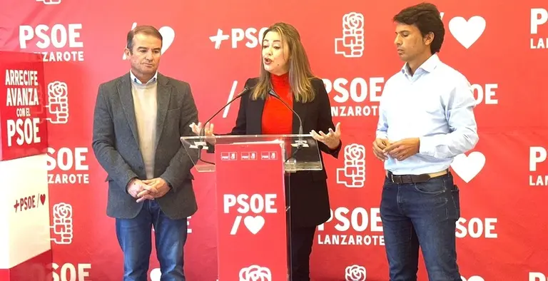 Mar&iacute;a Dolores Corujo junto a Marcos Bergaz y Marcos Hern&aacute;ndez.