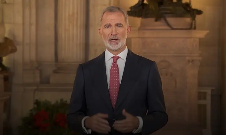 Imagen del discurso del Rey Felipe VI de las navidades de 2025 emitido por la televisi&oacute;n p&uacute;blica.