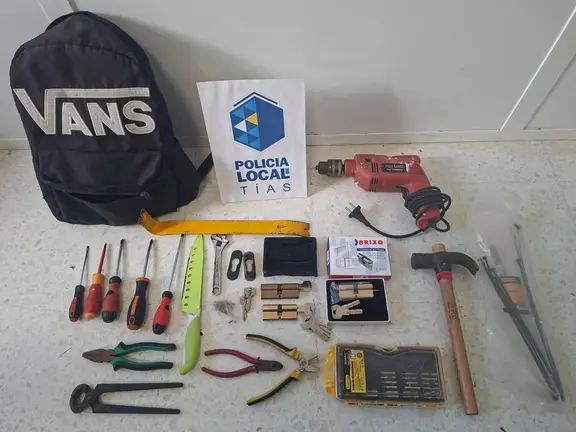 Mochila incautada al detenido.