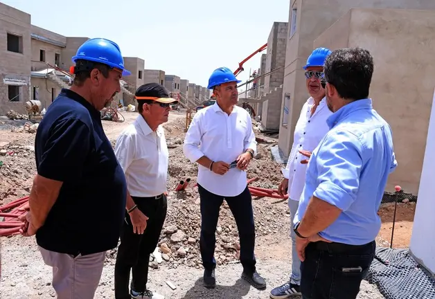 Visita viviendas protegidas en Playa Blanca.