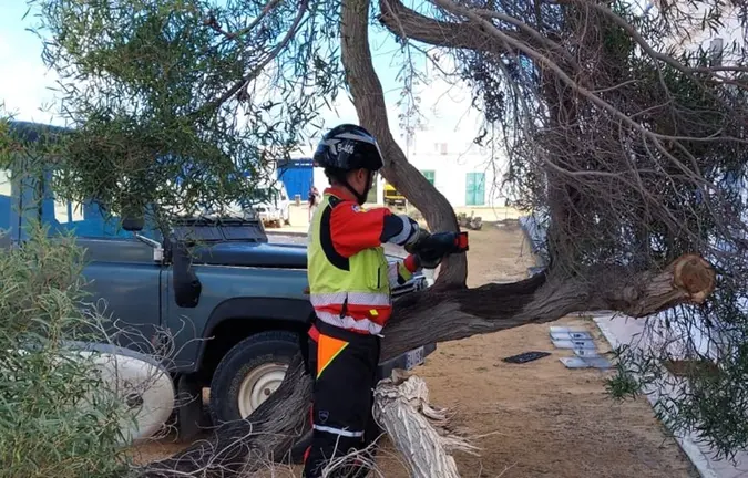 Momento en el que act&uacute;a uno de los bomberos.