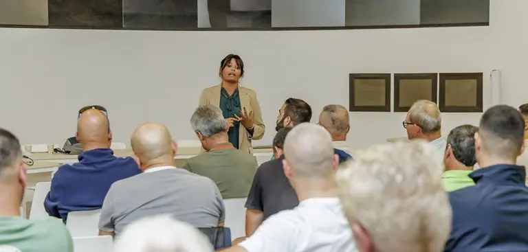 Olivia Duque y Javier D&iacute;az en un encuentro con taxistas.