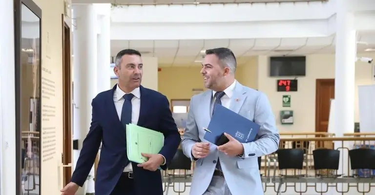 El presidente del Cabildo, Oswaldo Betancort, y el consejero de Obras P&uacute;blicas, Jacobo Medina