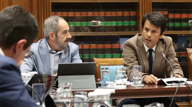 Marcos Bergaz (PSOE) en la comisi&oacute;n parlamentaria de Obras P&uacute;blicas.