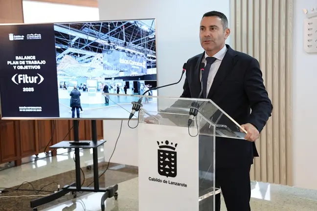 Oswaldo Betancort durante el balance de FITUR 2025.