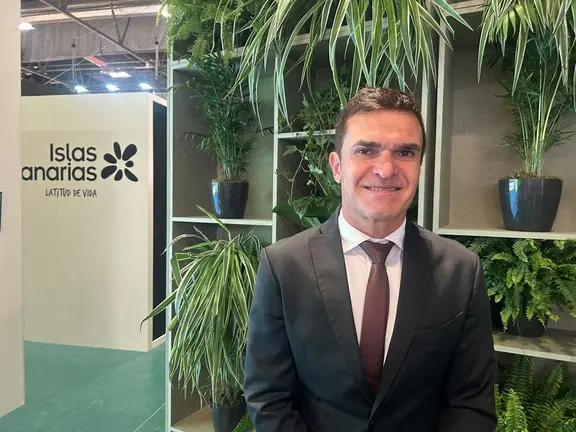H&eacute;ctor Fernandez, consejero delegado de la Sociedad de Promoci&oacute;n Exterior de Lanzarote, en FITUR 2026.