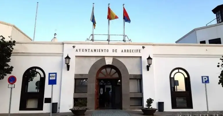 Imagen de la entrada al Ayuntamiento de Arrecife. 
