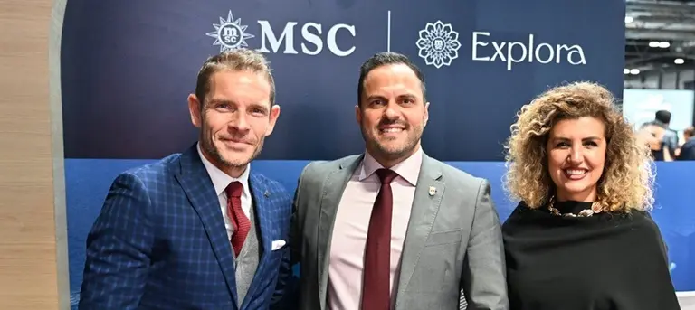 El alcalde de Arrecife Yonathan de Le&oacute;n y la concejala de Turismo, Eli Merino, con el director general de MSC Cruceros para Espa&ntilde;a, Fernando Pacheco.