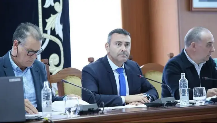 Oswaldo Betancort en una imagen de archivo durante la celebraci&oacute;n de una sesi&oacute;n del Consorcio del Agua. 