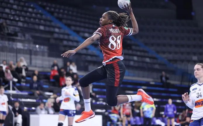 Imagen de una de las jugadas del encuentro