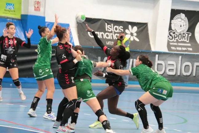 Imagen de una de las jugadas del encuentro